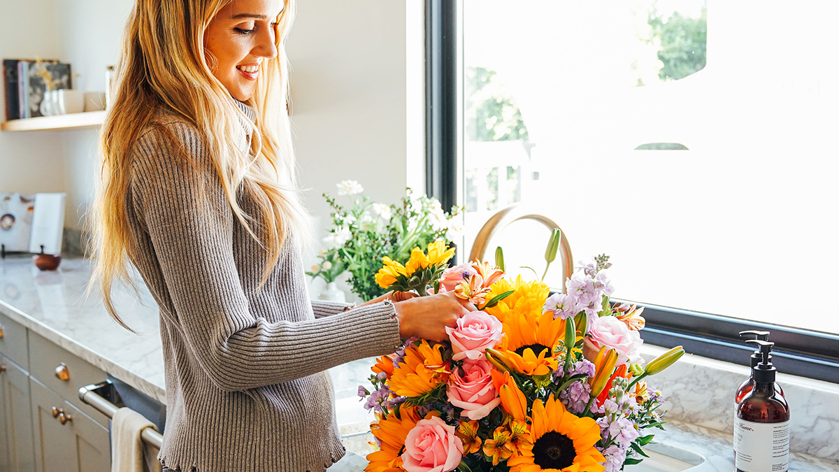 The Benefits of Giving Flowers to Loved Ones and How It Can Boost Their Mood