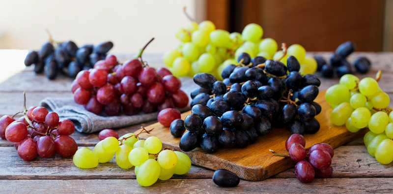 The advantages of grapes for mens health.
